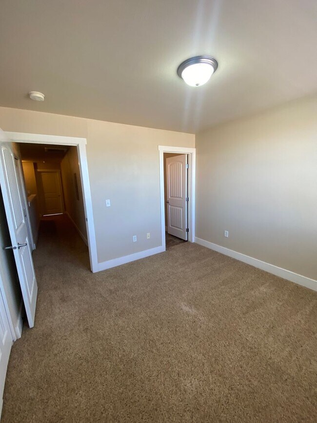 Building Photo - 9993 W Rosecroft Ct