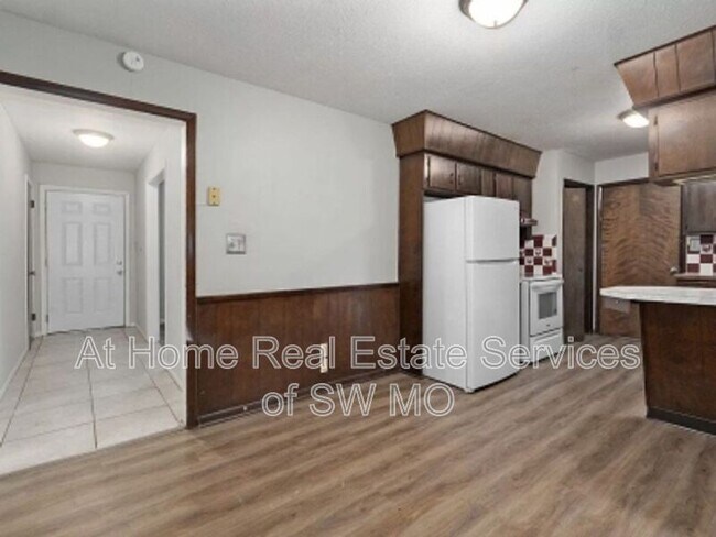 Building Photo - 2013 N Fairway Ave