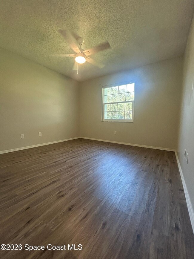 Building Photo - 615-617 7 Gables Cir SE