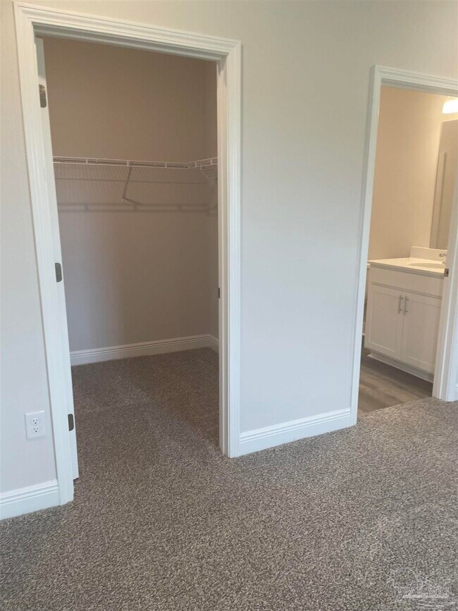 Building Photo - 8178 Fox Hunt Dr