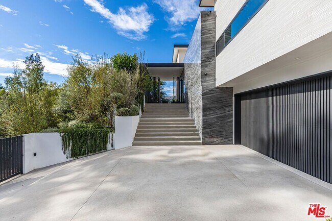 Building Photo - 9455 Eden Dr