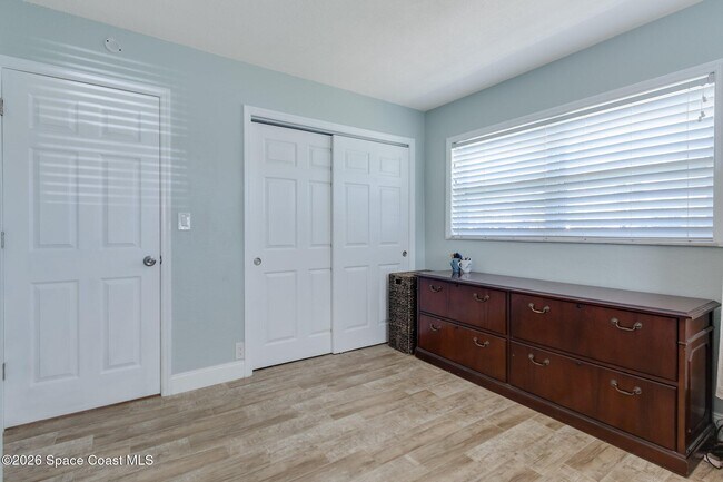 Building Photo - 101 E Dover St