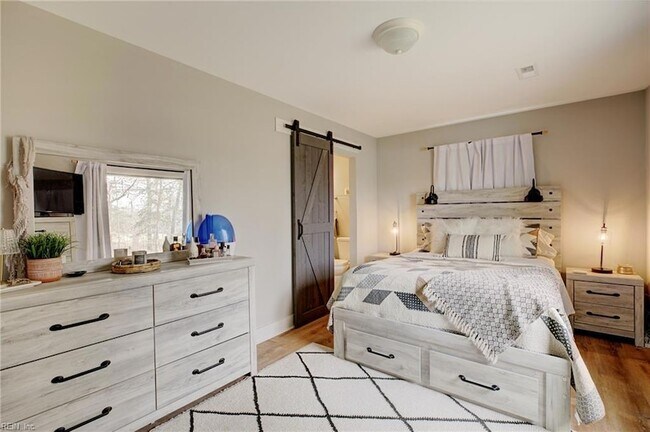 Building Photo - 3580 Woodstock Rd