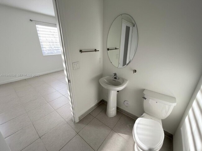 Building Photo - 2631 SE 11th St