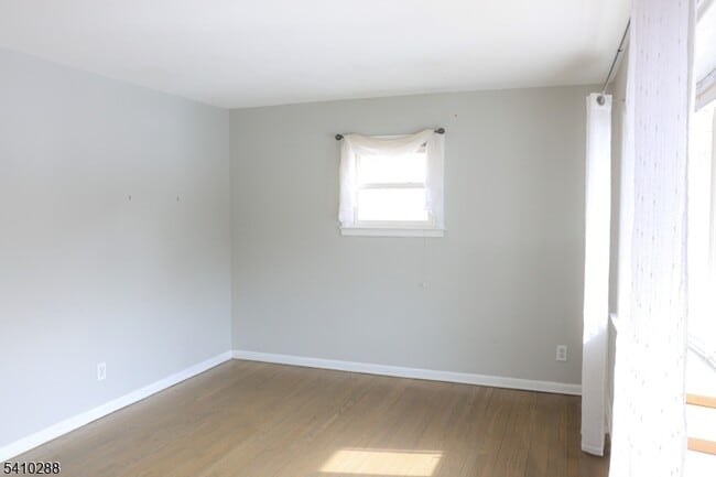 Building Photo - 118 Hobart Ave