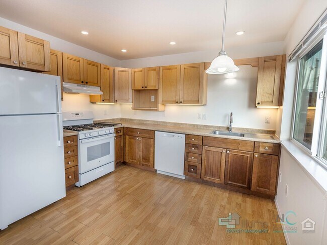 Building Photo - 849 1st Ave