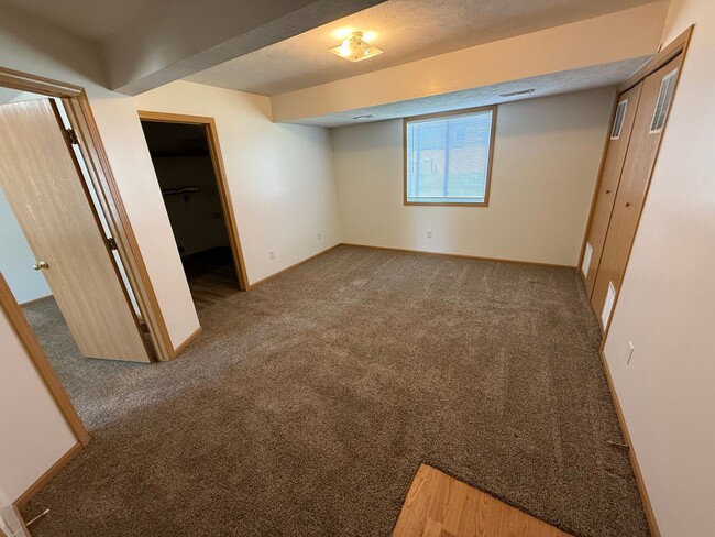 Building Photo - Nice Family Home in Great Neighborhood