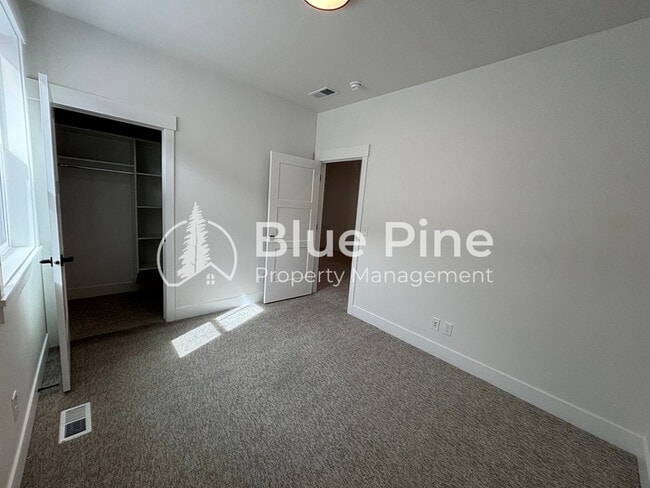 Building Photo - 1375 Latah Ave