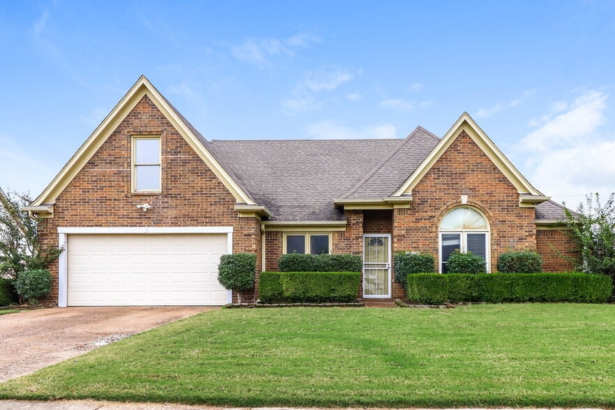 Primary Photo - 1960 Chimneyrock Blvd E