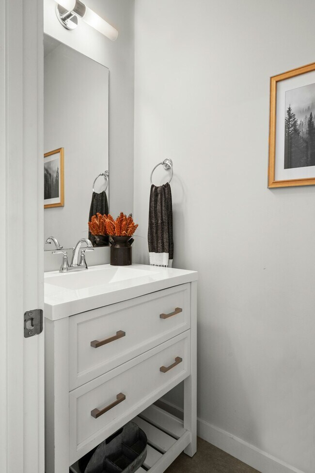 Building Photo - 3641 Hydes Ferry Rd