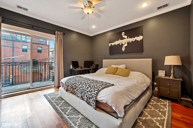 Building Photo - 1035 W Madison St