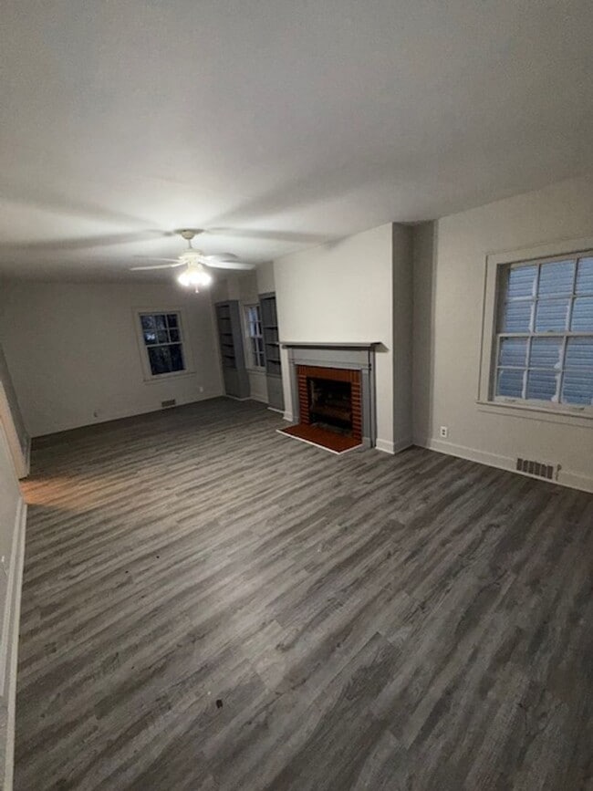 Building Photo - 511 S Evans Ave