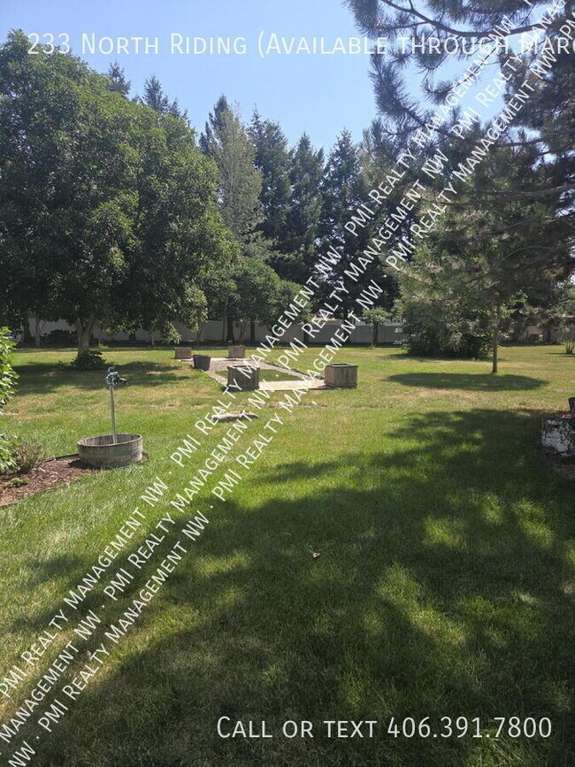 Building Photo - 233 N Riding