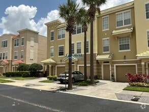 Building Photo - 3Bdrm Townhome -- Gated Community of Vista...