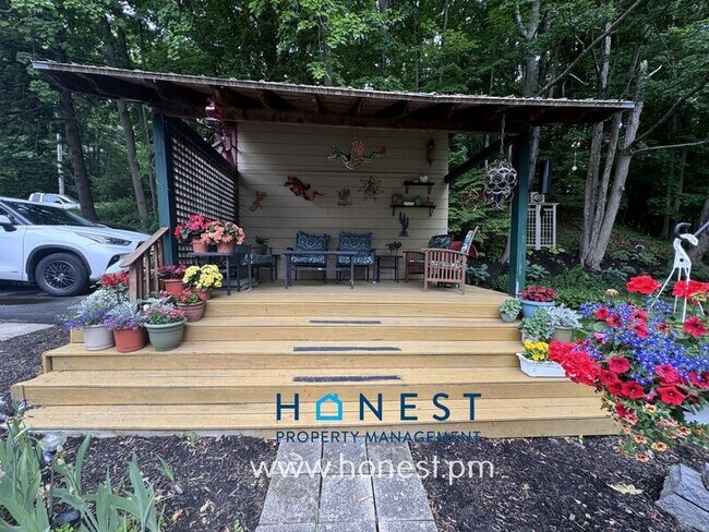 Building Photo - 5 Sheldon St