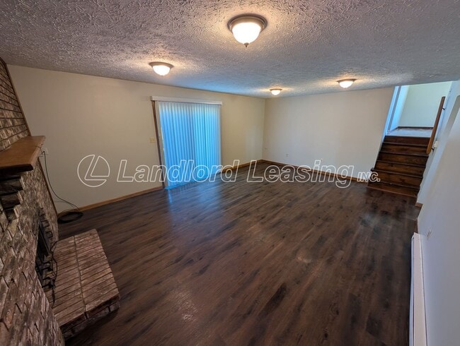 Building Photo - Spacious 4-Bedroom Home with Scenic Views ...