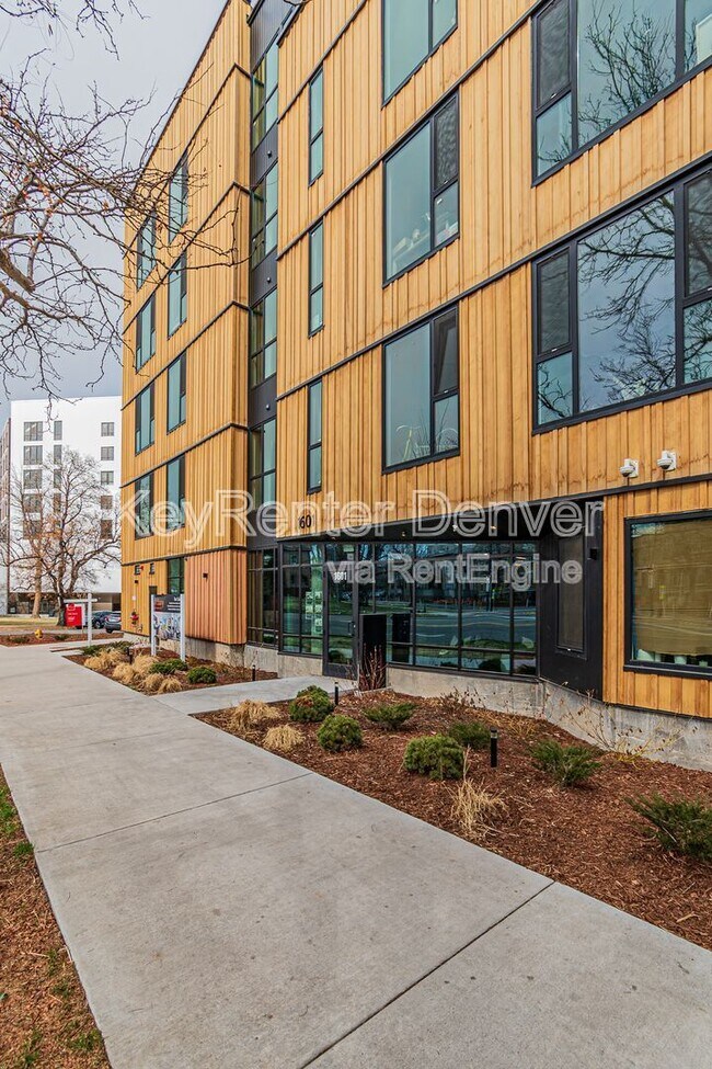 Building Photo - 1601 Park Ave