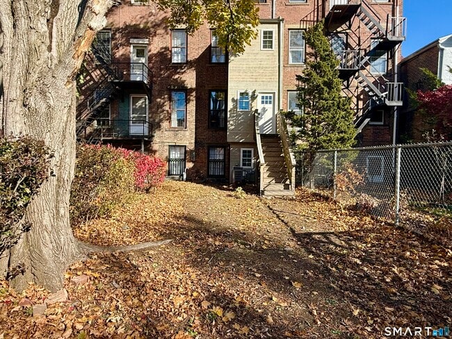 Building Photo - 30 Trumbull St