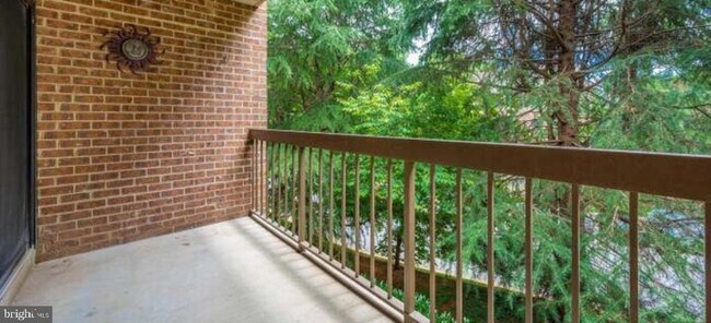 Building Photo - 11305 Commonwealth Dr