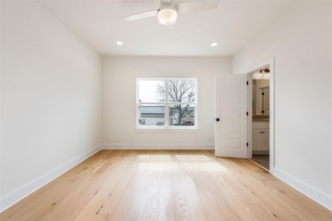 Building Photo - 302 East Dr