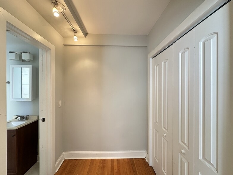 Building Photo - 623 W Patterson Ave