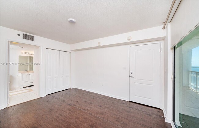 Building Photo - 1200 Brickell Bay Dr