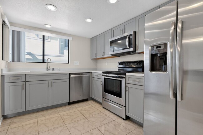 Building Photo - 841 America Way