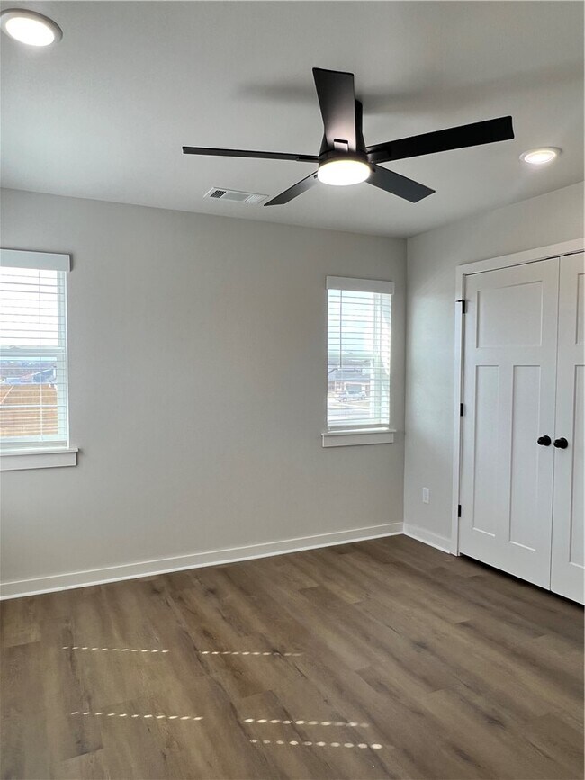 Building Photo - 572 Cosmos St