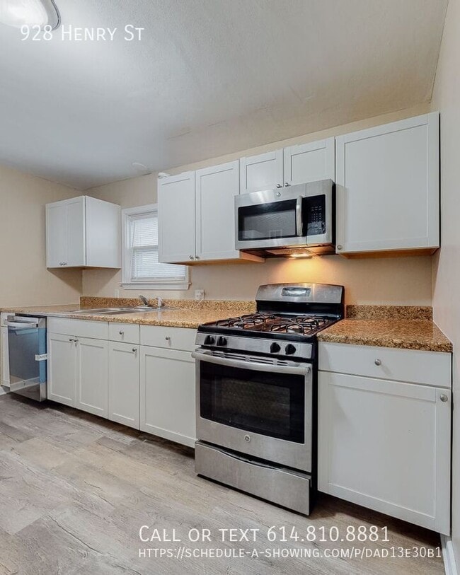 Building Photo - 928 Henry St