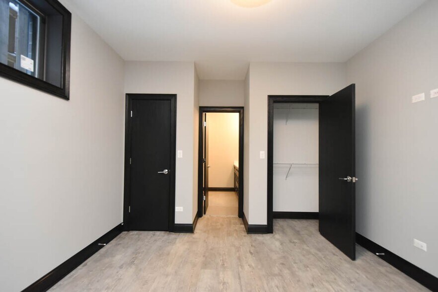 Building Photo - 4326 N Ashland Ave