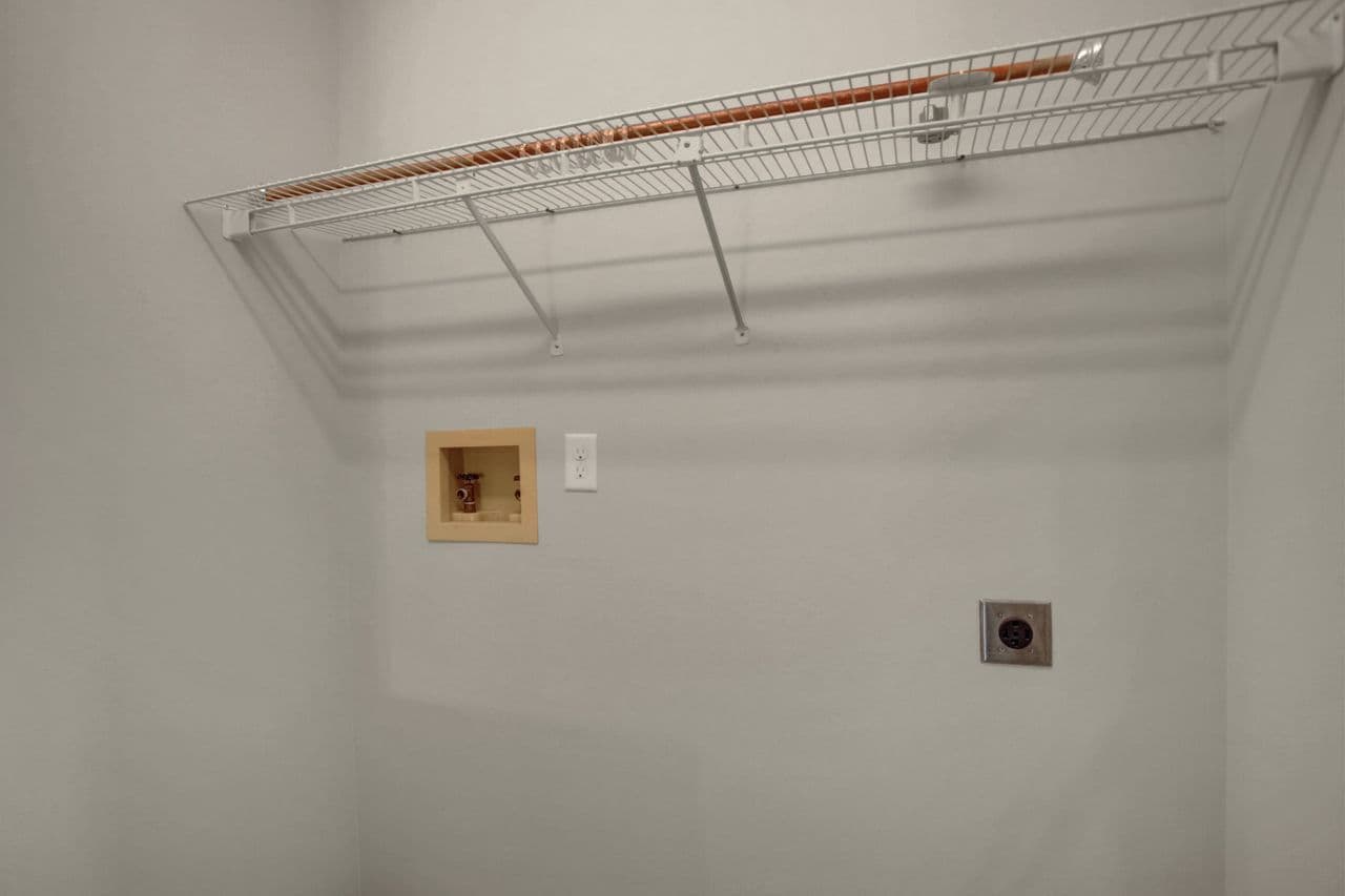 Building Photo - 2367 McCleary Dr