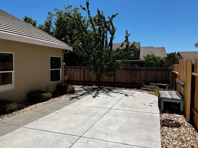 Building Photo - Beautiful Roseville 3 Bedroom, 2 Bathroom ...