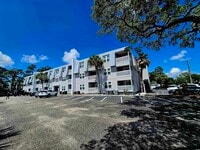Building Photo - 401 N Hillside Dr