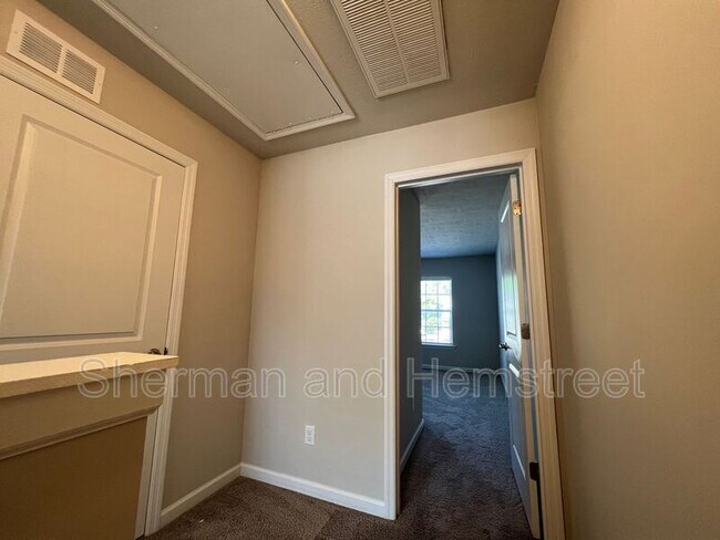 Building Photo - 620 Dobhill Ln