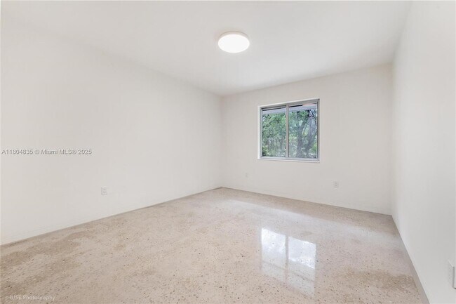 Building Photo - 15600 SW 79th Ave