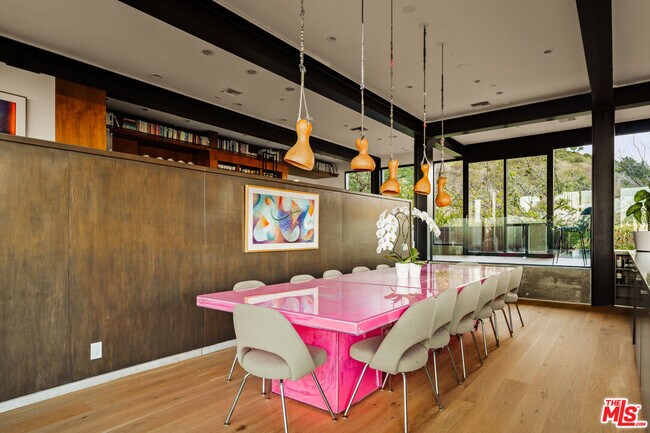 Building Photo - 1406 1/2 N Kenter Ave