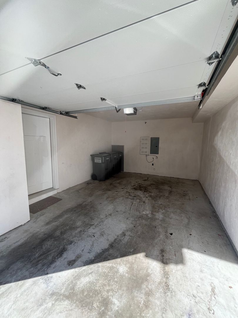 Building Photo - 8 Sugar Maple Ln