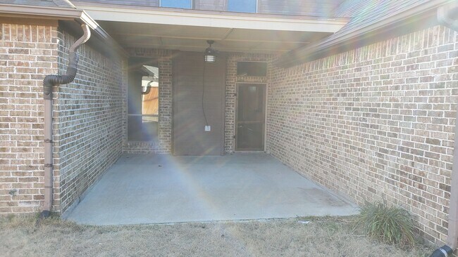 Building Photo - Hidden Creek Treasure