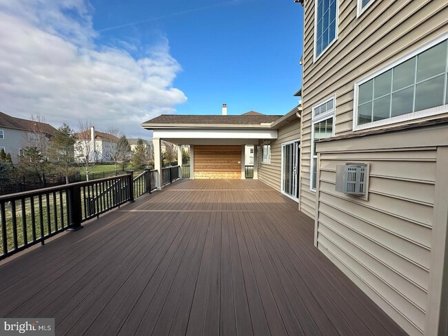 Building Photo - 124 Odyssey Dr