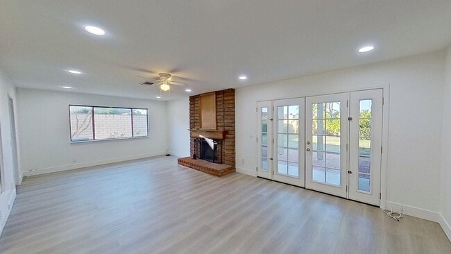 Building Photo - 5913 E Tiber Dr