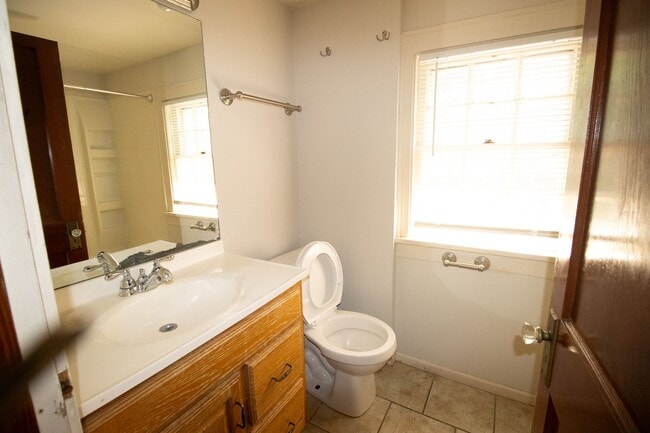 Building Photo - Charming 3 bed | 2 bath home in the heart ...