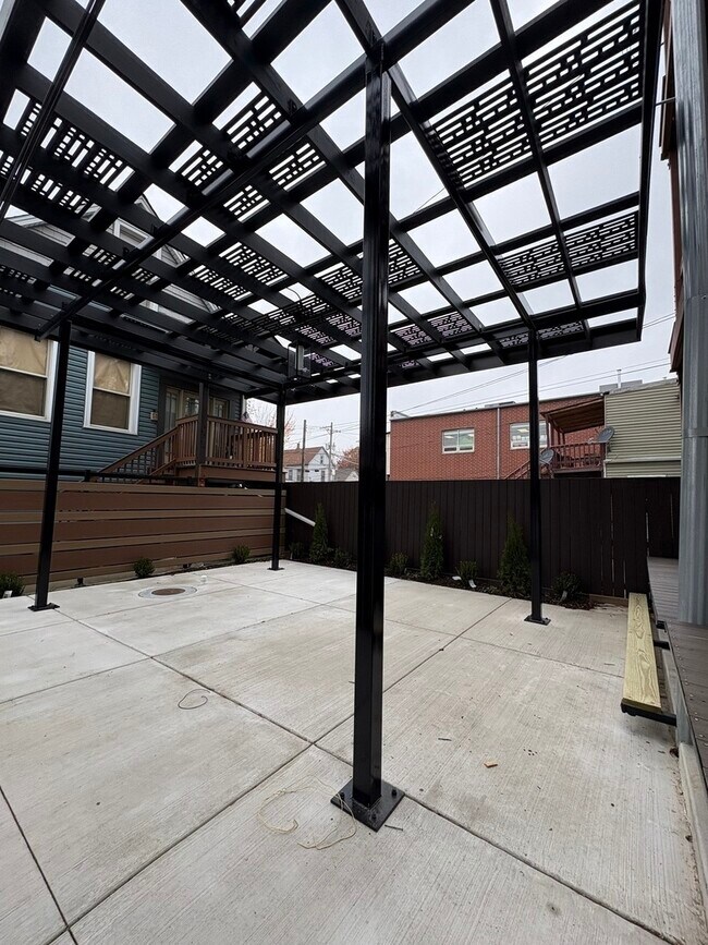 Building Photo - 1628 N Kimball Ave