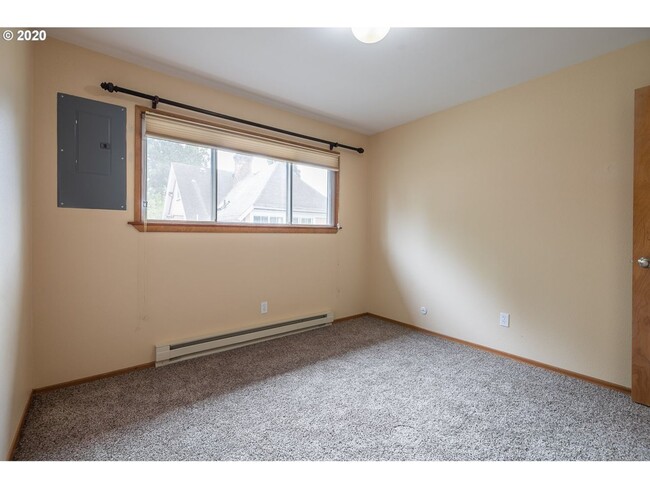 Building Photo - Great Condo in NE Portland - Irvington!