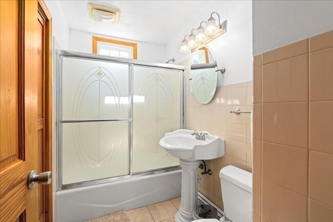 Building Photo - 19 Orient St