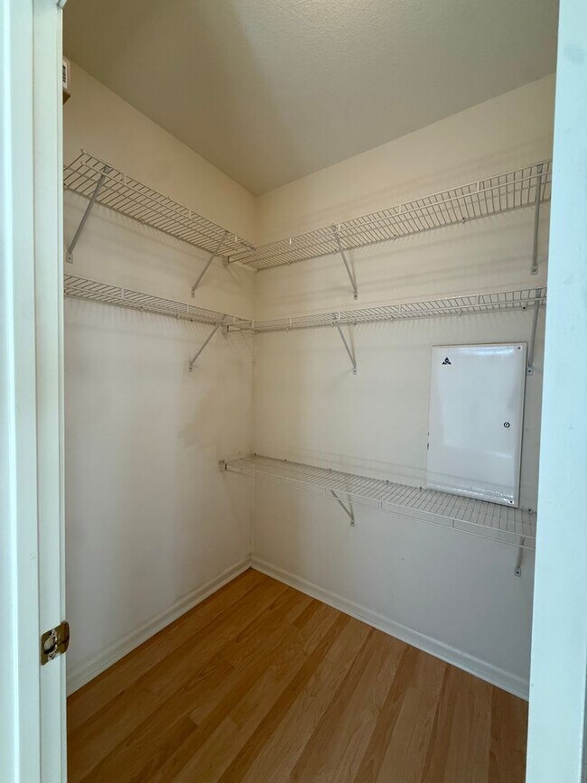 Building Photo - 9416 Trolio Way