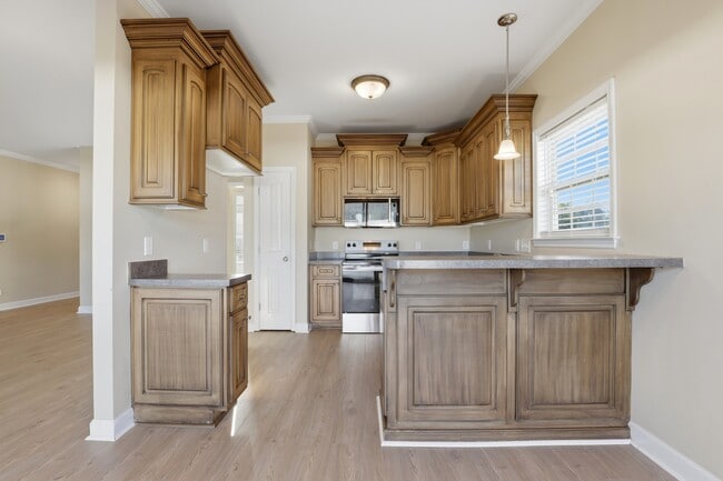 Building Photo - 100 Amandas Way