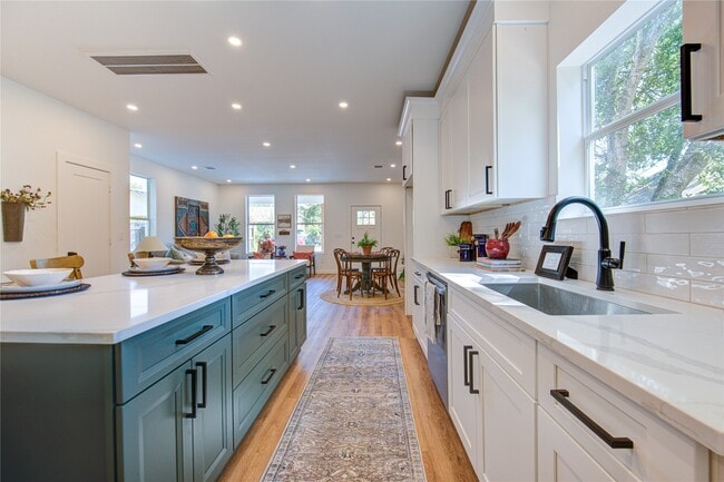 Building Photo - 11 E Obryant St