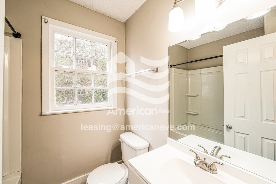 Building Photo - 760 Hopkins Dr