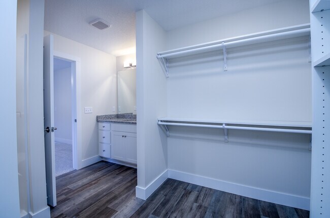 Building Photo - 9250 Brook Hollow Ln