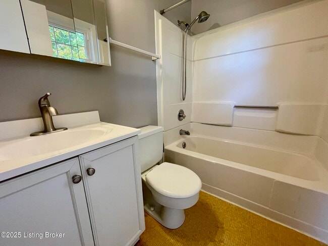 Building Photo - 4023 Tanglewood Dr